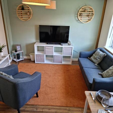 Lovely 2 Bedroom Serviced Apartment With Parking Mansfield Dış mekan fotoğraf